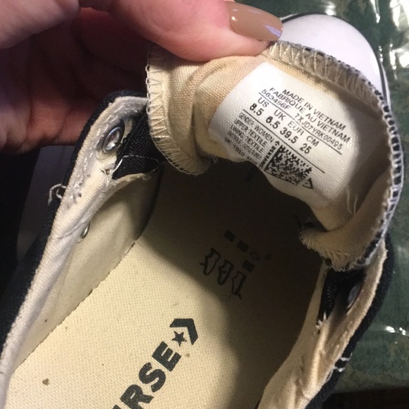 Black converse - Picture 3 of 3